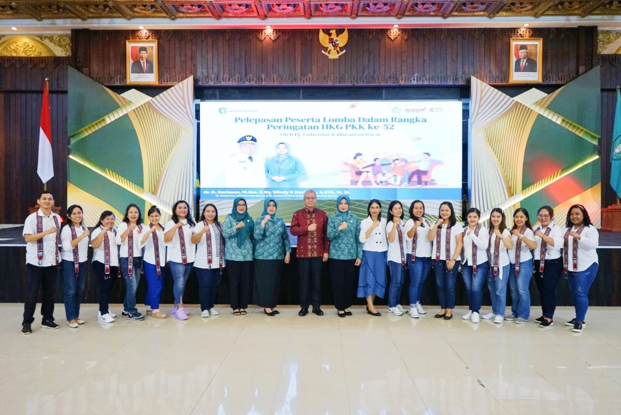 SIAP BERLAGA: Pelepasan kontingen TP-PKK Kabupaten dan kota perwakilan Kalbar oleh Pj. Gubernur Kalbar, Sabtu (11/5).