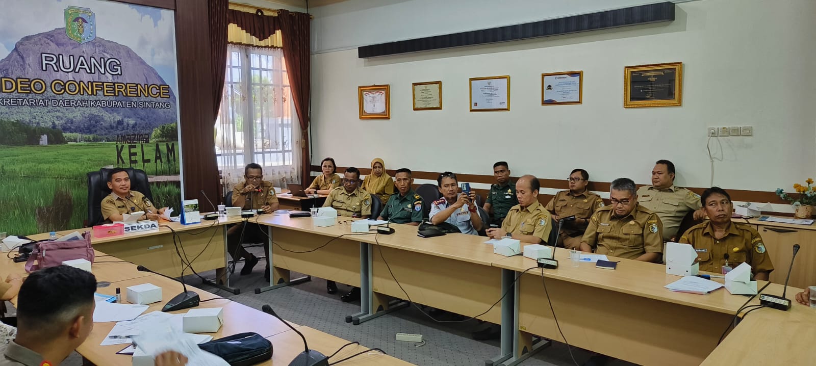 RAPAT: Pemerintah Kabupaten Sintang saat menggelar rapat HUT ke-662 Kota Sintang Tahun 2024, beberapa waktu lalu.