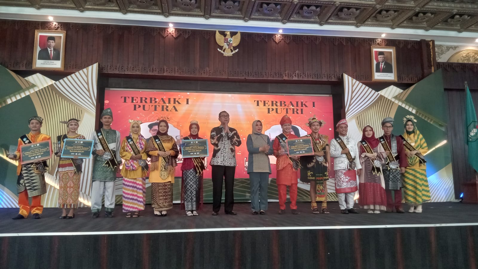 LITERASI: Ryan Ivander Aldino dan Leni kini dinobatkan sebagai Duta Bahasa Kalbar, Sabtu (18/5).