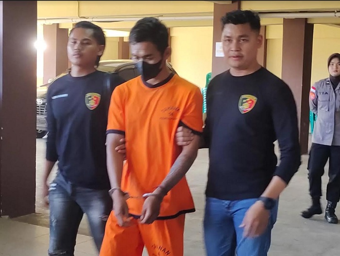 VONIS: Narsip, pelaku pembunuhan di Semitau, saat dibekuk Polres Kapuas Hulu ini sudah divonis seumur hidup oleh Hakim PN Pontianak.