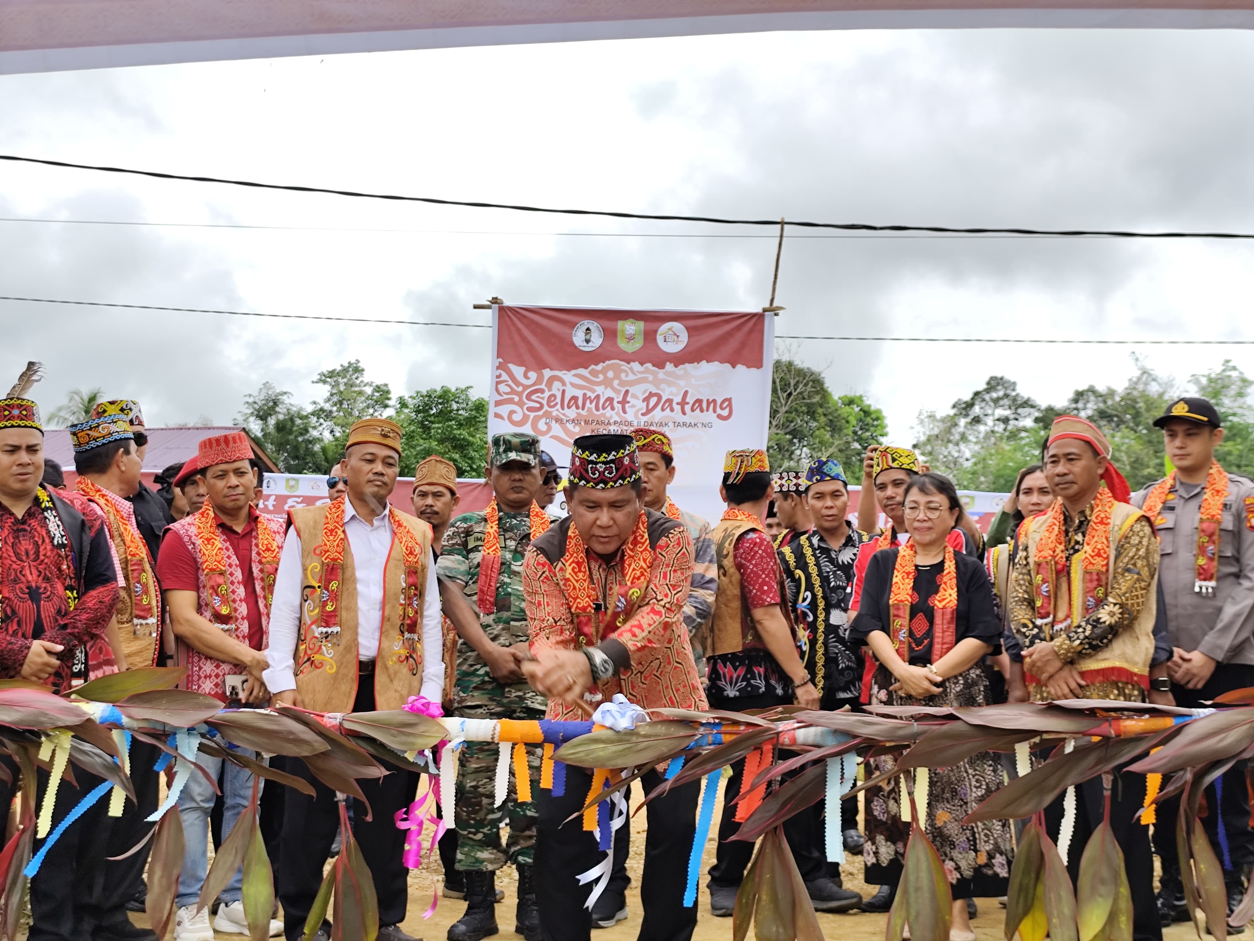 Pj Bupati Sanggau, Suherman membuka acara Pekan Mpara Pade II Dayak Tarak