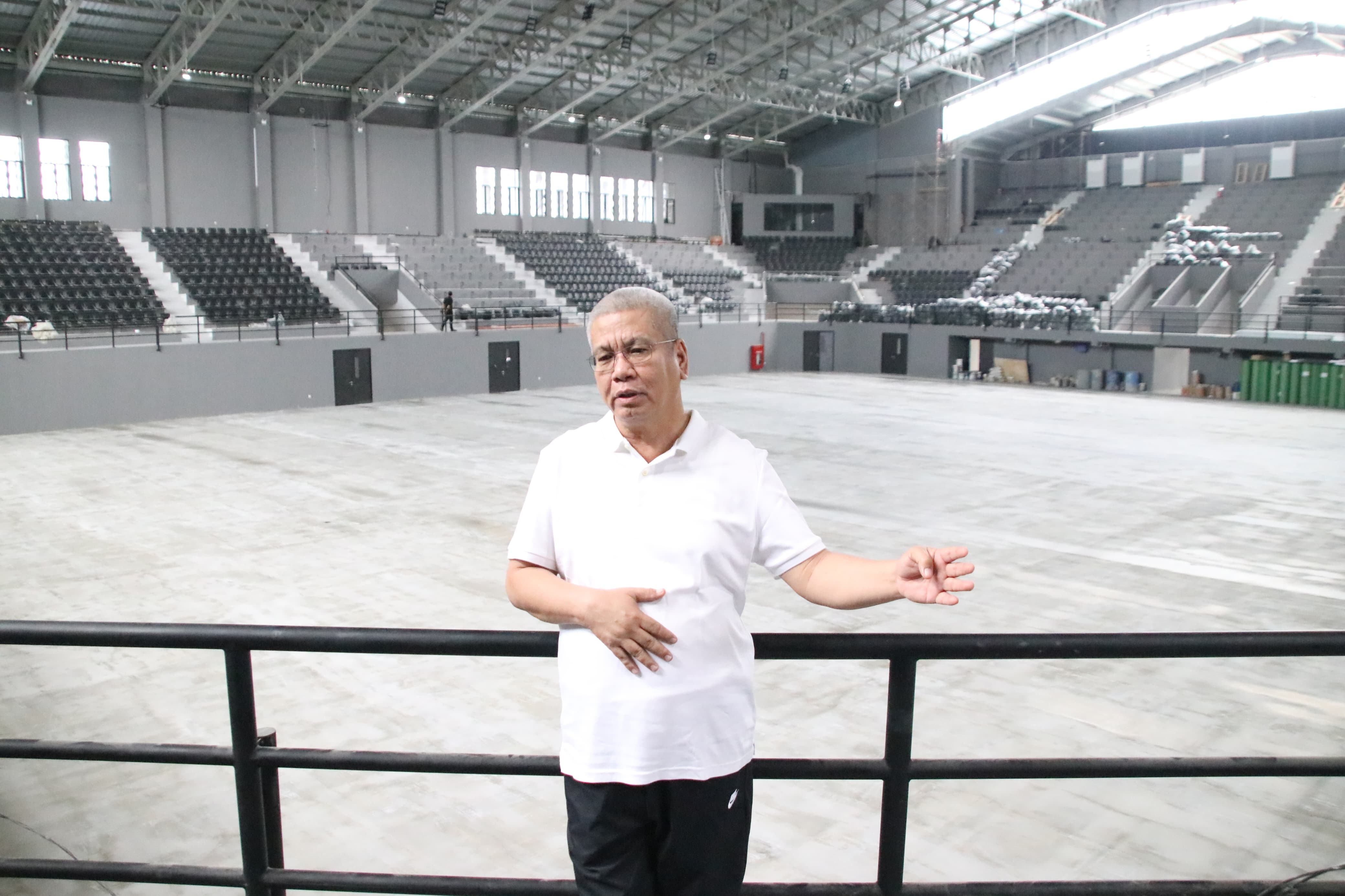 TINJAU: Pj Gubernur Harisson meninjau progres pembangunan GOR Terpadu Ayani di Kawasan Gelora Khatulistiwa Pontianak, Minggu (26/5).