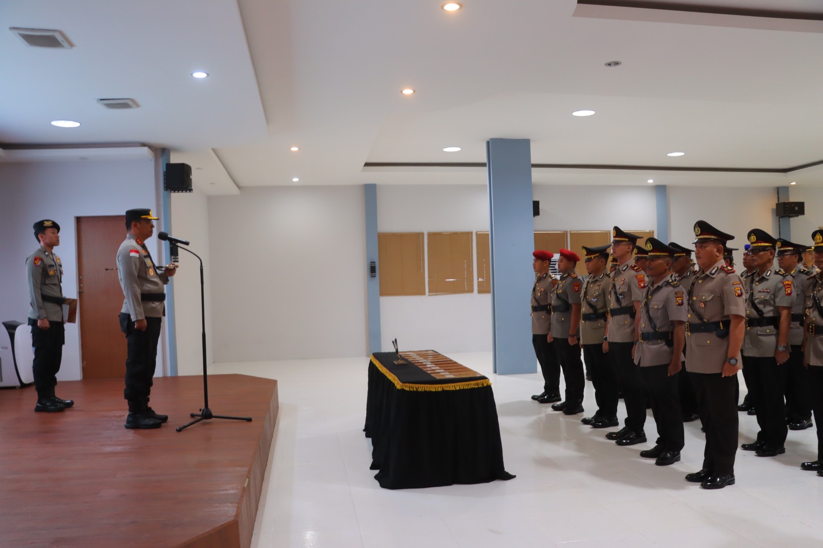 SERTIJAB: Kapolres Sintang serah terimakan belasan jabatan di lingkungan Polres Sintang, Sabtu (25/5).