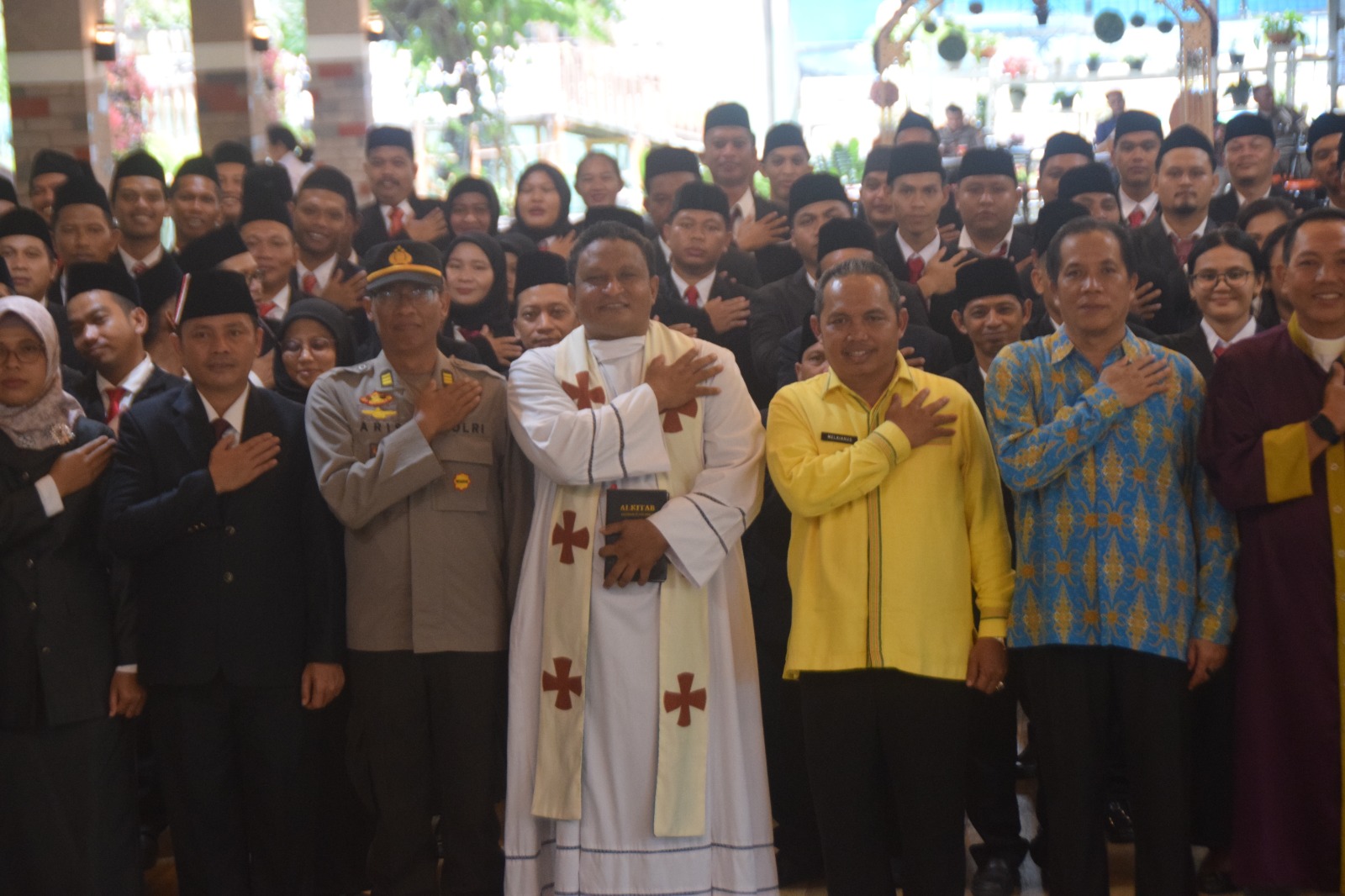 PELANTIKAN : Pelantikan Panitia Pemilihan Kecamatan (PPK) Kabupaten Sintang dalam pemilihan Gubernur dan Wakil Gubernur Kalimantan Barat serta pemilihan Bupati dan Wakil Bupati Sintang tahun 2024.