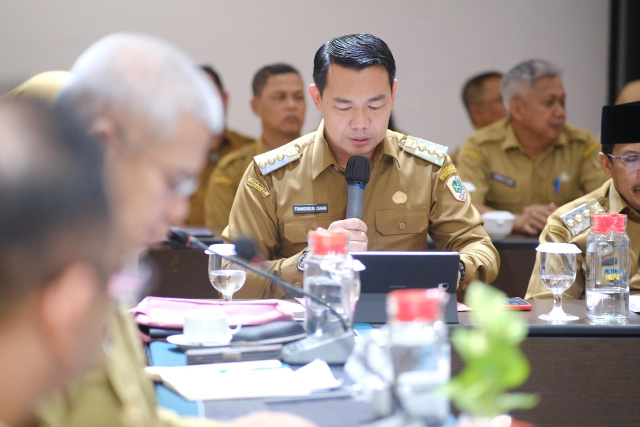 PERCEPATAN: Bupati Kapuas Hulu Fransiskus Diaan saat menghadiri Hight Level Meeting Percepatan Penurunan Stunting tingkat kabupaten kota di Provinsi Kalimantan Barat.