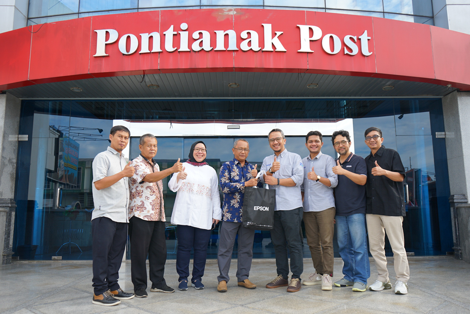 BERKUNJUNG: Perwakilan Epson Indonesia saat berkunjung ke Redaksi Pontianak Post, Rabu (29/5) siang. &nbsp;