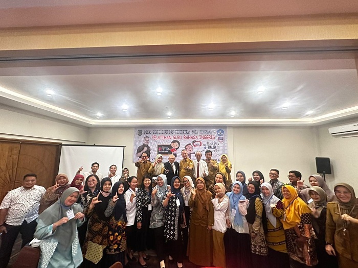 DIABADIKAN: Dinas Pendidikan dan Kebudayaan Kota Singkawang menggelar Pelatihan Bahasa Inggris Tahun 2024 kepada para guru .