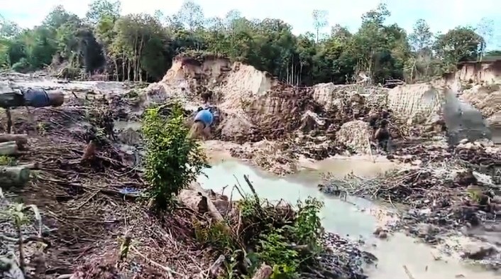 PETI: Lokasi PETI di Desa Gudang Hulu Kecamatan Selimbau ini sudah membuat kerusakan lingkungan.&nbsp;