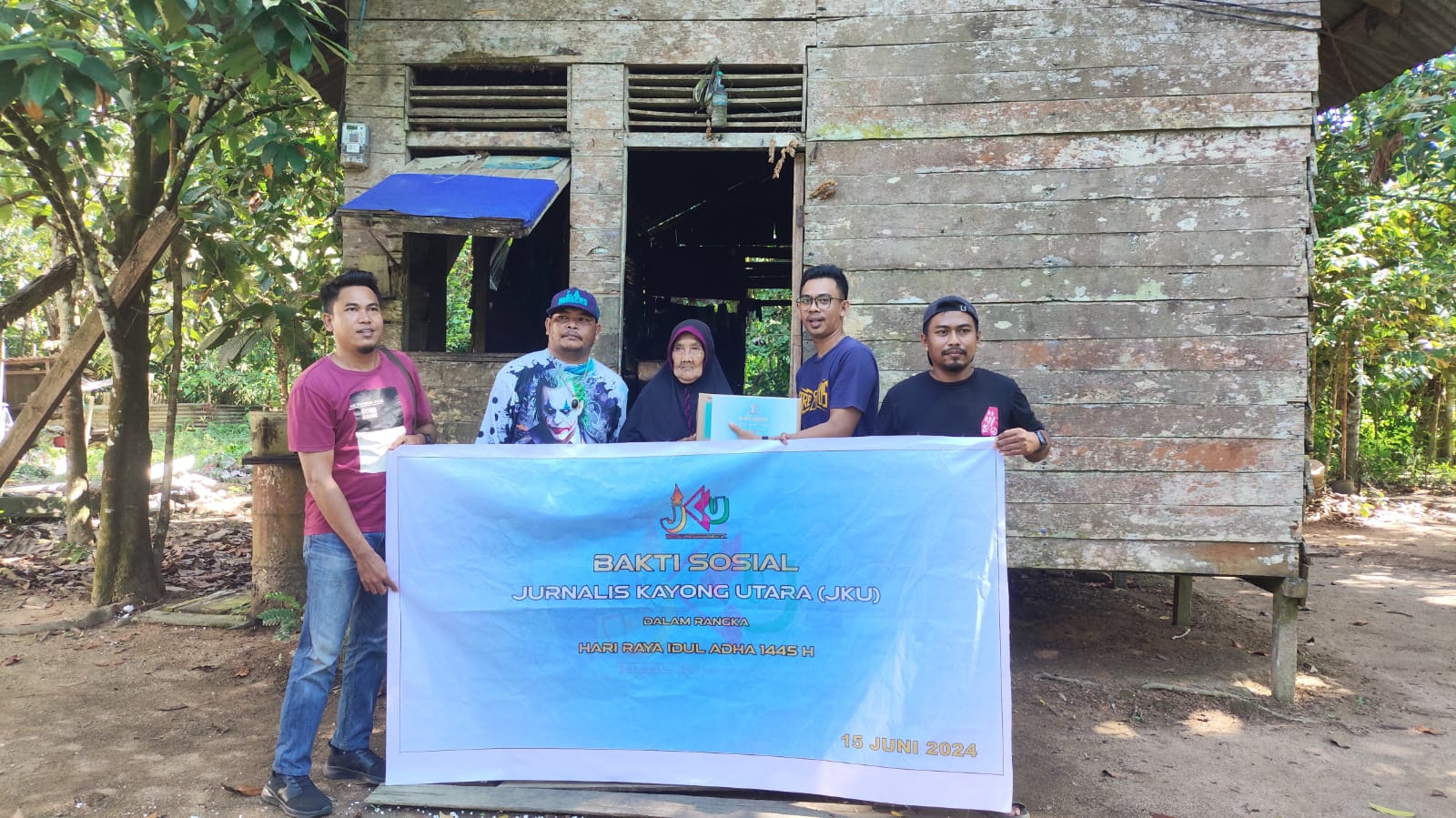 BAKTI SOSIAL : Kegiatan bakti sosial JKU di Sukadana, Kabupaten Kayong Utara.