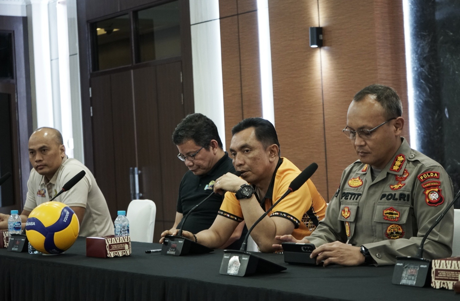 Konferensi pers PLN Mobile Proliga Bola Voli 2024 putaran kedua minggu keempat dari tanggal 20-23 Juni 2024 yang akan digelar di GOR Terpadu A.Yani, Pontianak - Kalimantan Barat.