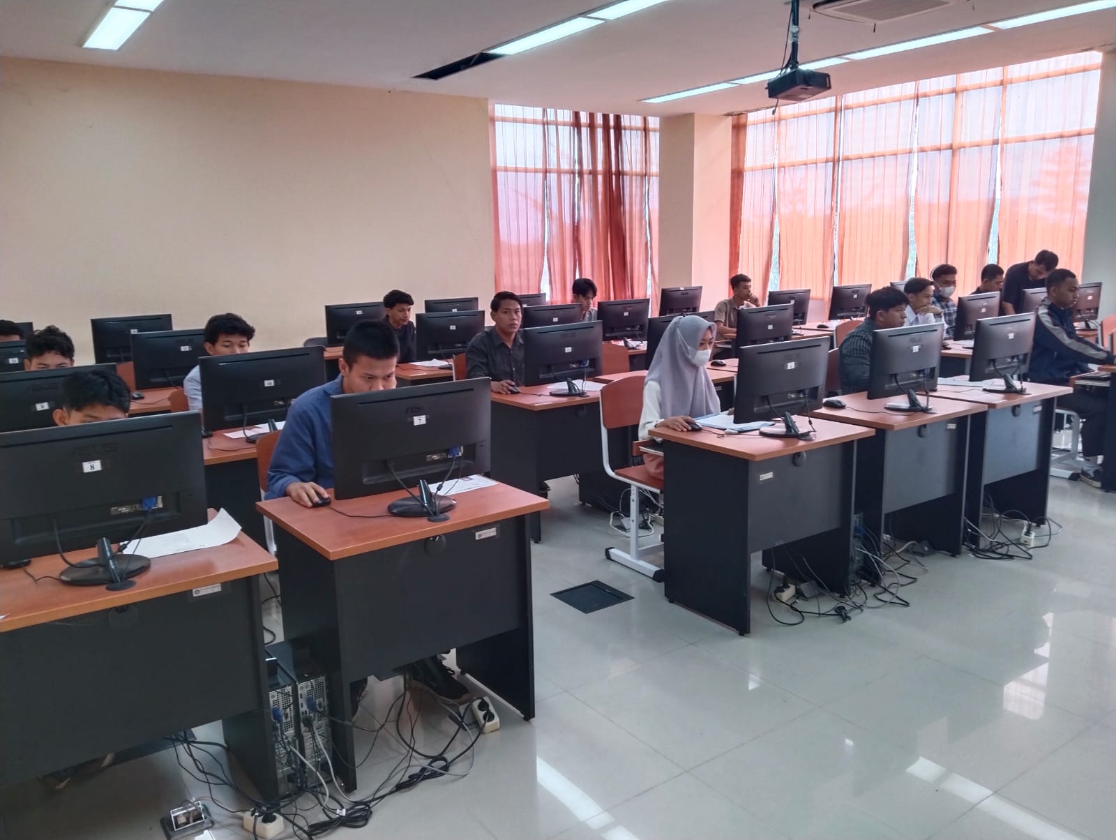 Kegiatan UTBK yang dilaksanakan Kampus Poltesa diikuti 329 calon mahasiswa.