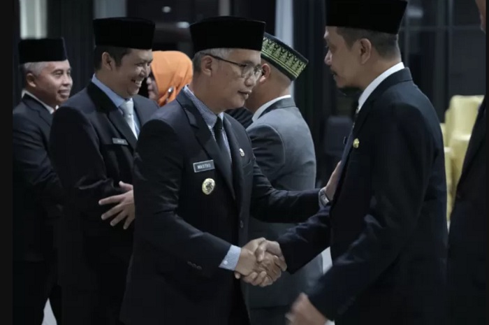 LANTIK : Pj Wali Kota Singkawang melantik tujuh pejabat dalam Jabatan Pimpinan Tinggi (JPT) Pratama.