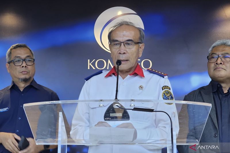 Kepala BSSN Letjen TNI (Purn) Hinsa Siburian dalam konferensi pers penanggulangan serangan siber PDNS 2 di Kementerian Kominfo, Jakarta Pusat, Rabu.