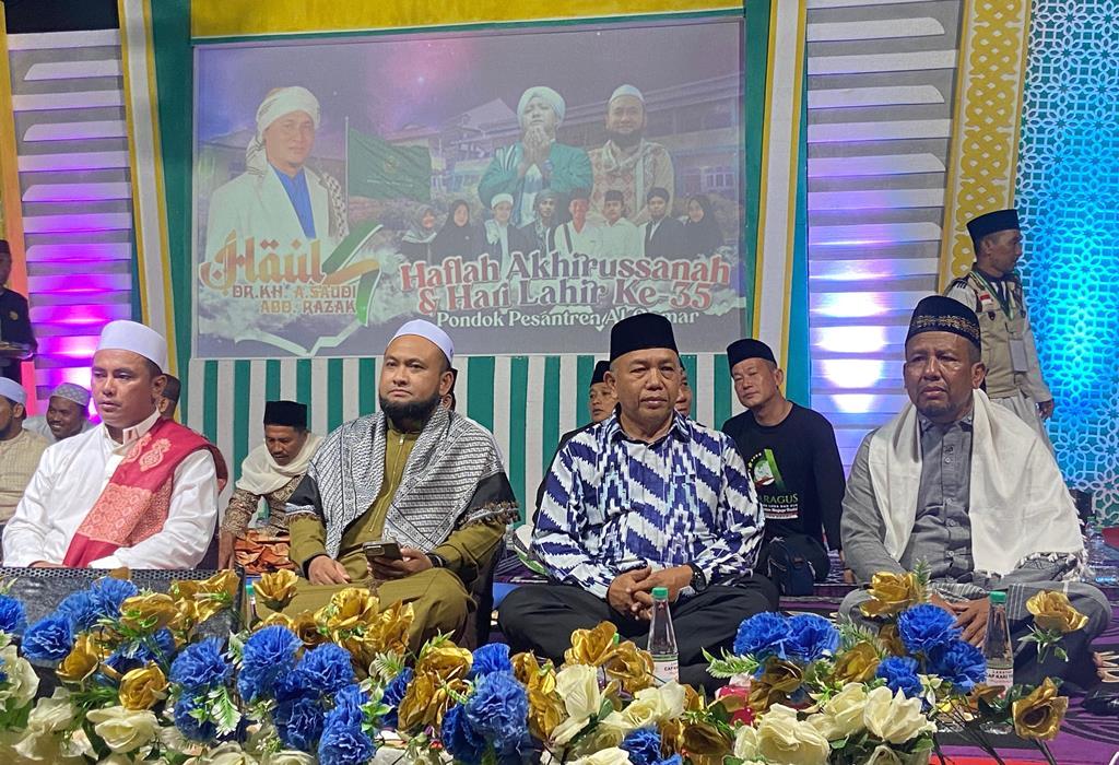 HADIR: Penjabat Sekda Juli Suryadi Burdadi saat menghadiri haul dan harlah.