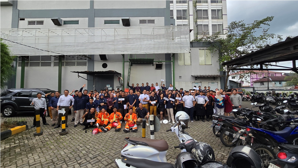 Mercure & Ibis Pontianak City Center mengadakan fire drill yang diikuti oleh seluruh staf.