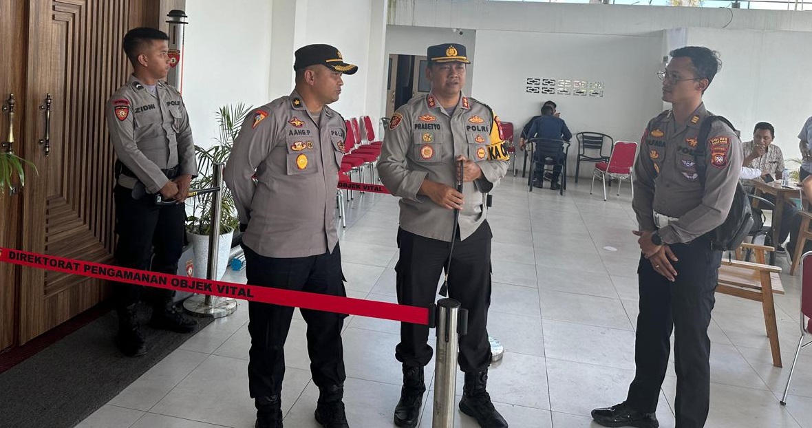 PENGAMANAN : Polres Sintang melakukan pengamanan Rapat Pleno Terbuka PSU Pemilu 2024 yang sudah memasuki tingkat kabupaten.