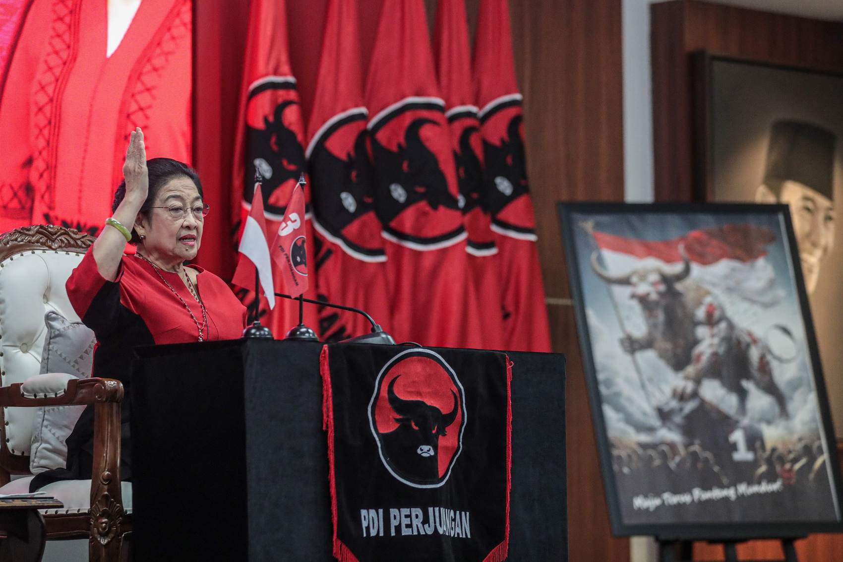 Ketua Umum PDI Perjuangan, Megawati Soekarnoputri saat pidato di acara Pelantikan Pengurus DPP PDI Perjuangan masa bakti 2019-2024 yang diperpanjang hingga tahun 2025 di Sekolah Partai PDIP, Jakarta.