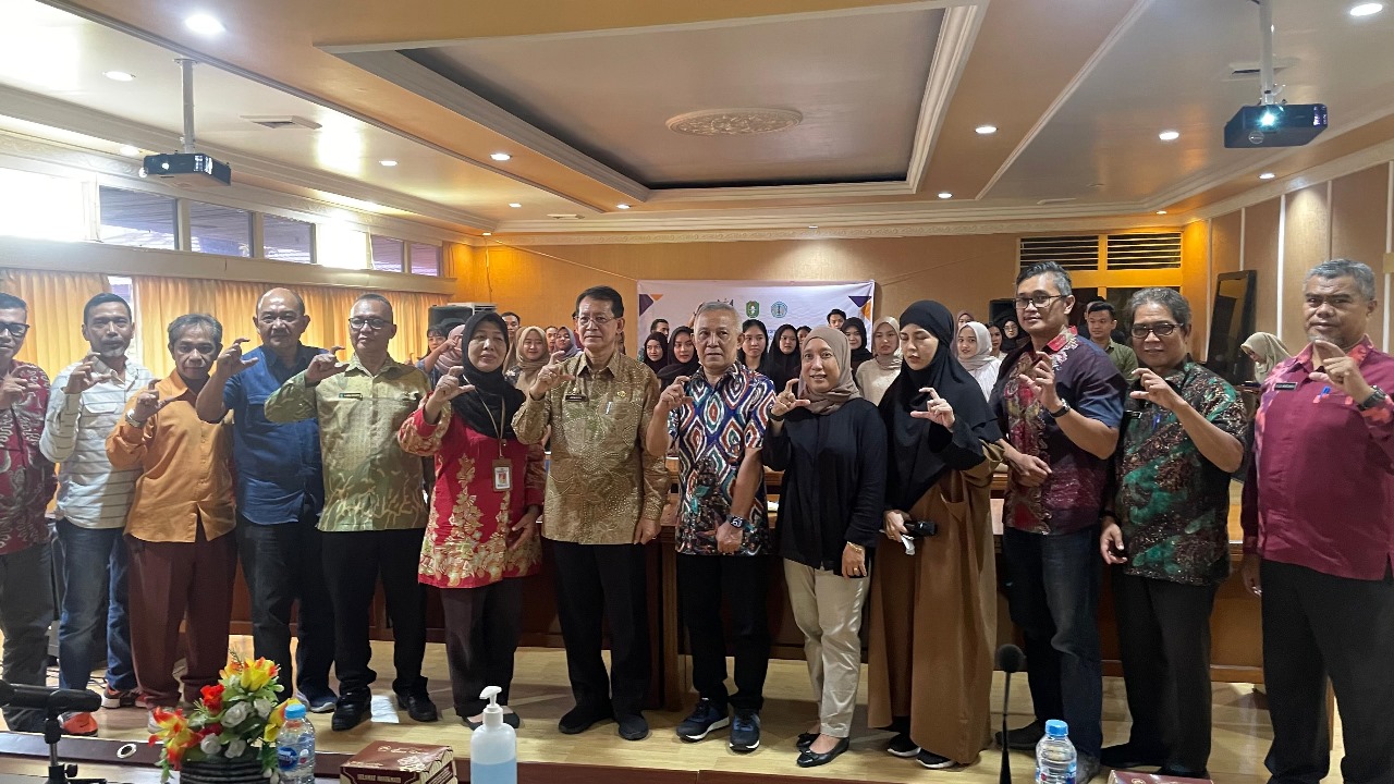 Penyuluhan mengenai kegalitas dan perlindungan hukum bisnis digital dan sosialisasi website Siguli Dinas Koperasi, Usaha Kecil dan Menengah Provinsi Kalimantan Barat.