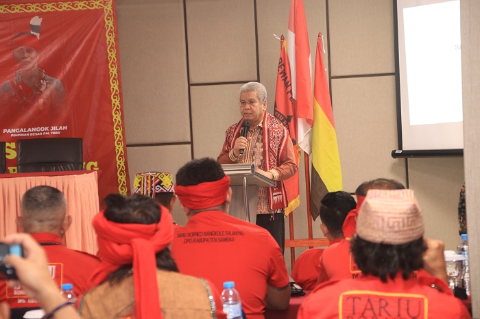 SAMBUTAN: Pj Gubernur Harisson memberikan sambutan saat membuka Mubes II TBBR di Hotel Alimoer, Sabtu (6/7).