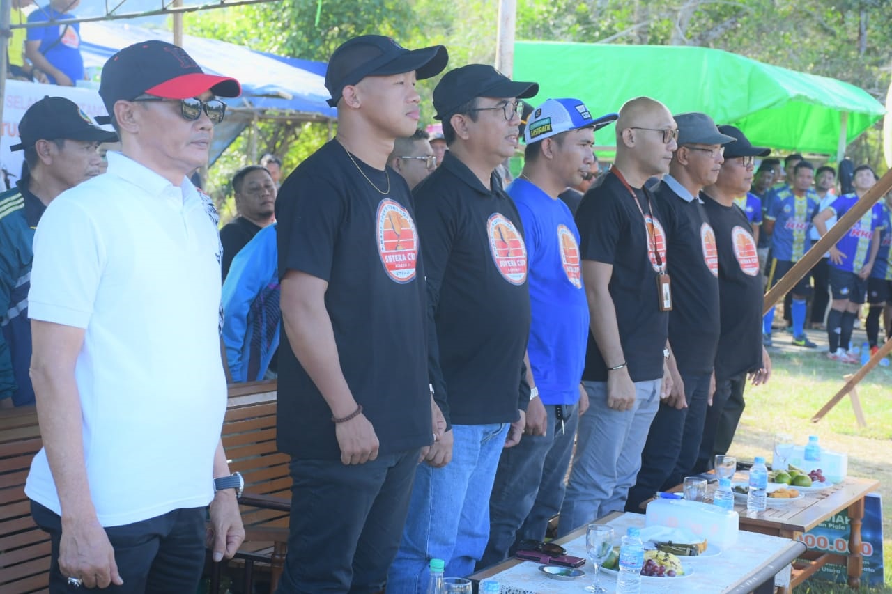 OPEN TURNAMEN: Penjabat (Pj) Bupati Kayong Utara, Alfian menghadiri sekaligus membuka Open Turnamen Sepak Bola Desa Sutera CUP season 2 di Tahun 2024.