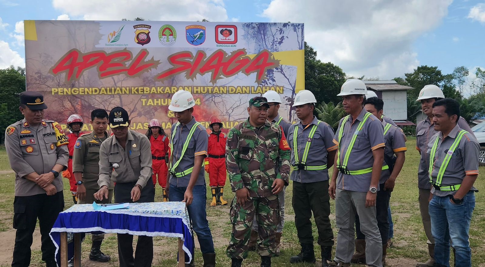 APEL SIAPA: PT BGA dan Forkopimcam Marau menggelar apel siaga dalam rangka pencegahan dan penanggulangan Karhutla di Marau.