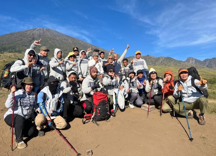 PENDAKIAN: Sebanyak 12 pendaki asal Kabupaten Sintang sesaat akan mendaki Gunung Rinjani, pada Minggu (14/7).