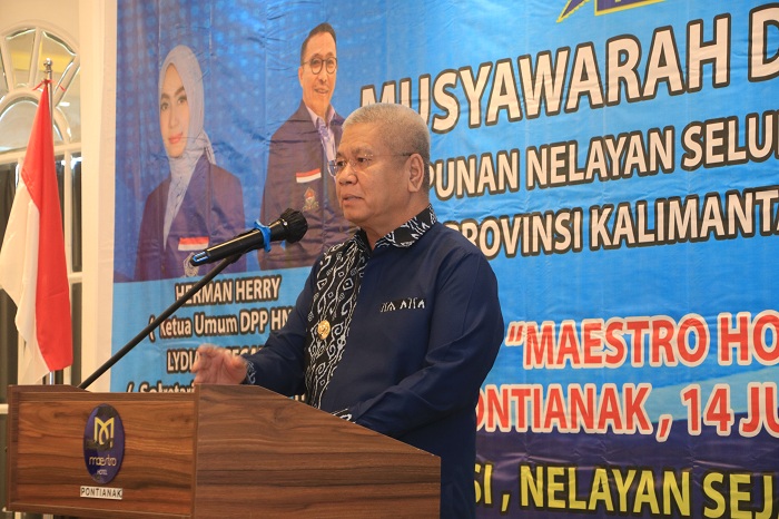 SAMBUTAN: Pj Gubernur Harisson menyampaikan sambutan saat membuka Musda III DPD HNSI Kalbar Tahun 2024, Minggu (14/7).
