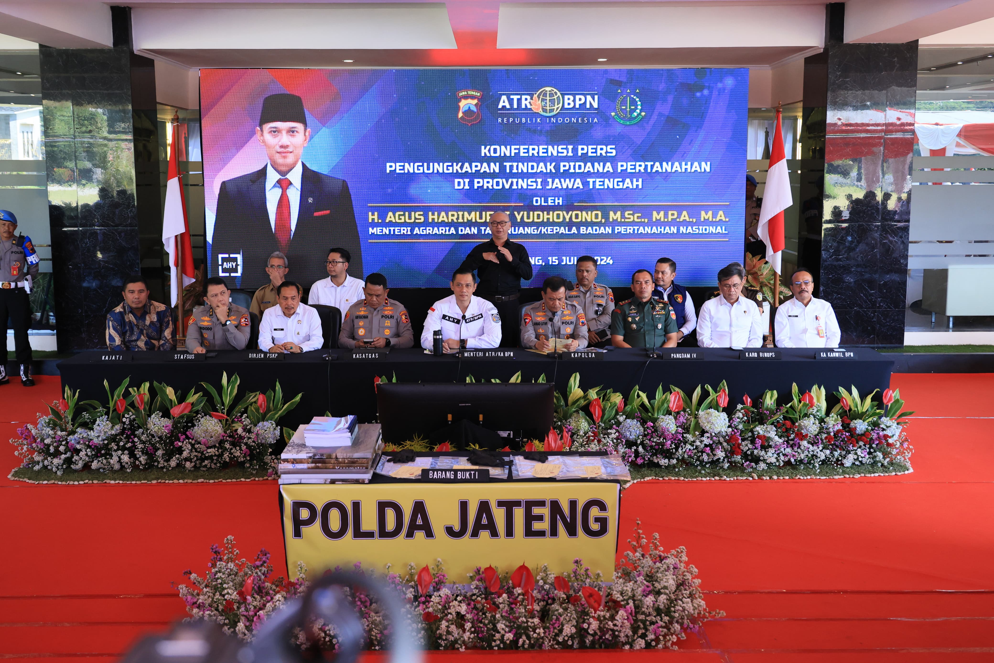 Menteri Agraria dan Tata Ruang/Kepala Badan Pertanahan Nasional (ATR/BPN), Agus Harimurti Yudhoyono (AHY) mengungkap tindak pidana pertanahan yang dilakukan oleh mafia tanah di Kabupaten Grobogan.