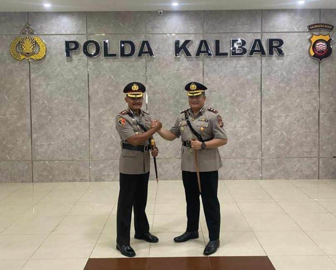 JABAT KAPOLRES LANDAK: AKBP I Nyoman Budi Artawan dan AKBP Siswo Dwi Nugroho, saat berfoto bersama. Nama terakhir akan menjabat Kapolres Landak selanjutnya.