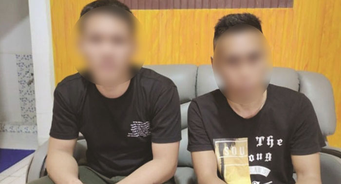 TERDAKWA : Dua terdakwa kasus penyelundupan sabu 15,5 kilogram ini dituntut hukuman seumur hidup oleh JPU Kejari Kapuas Hulu.