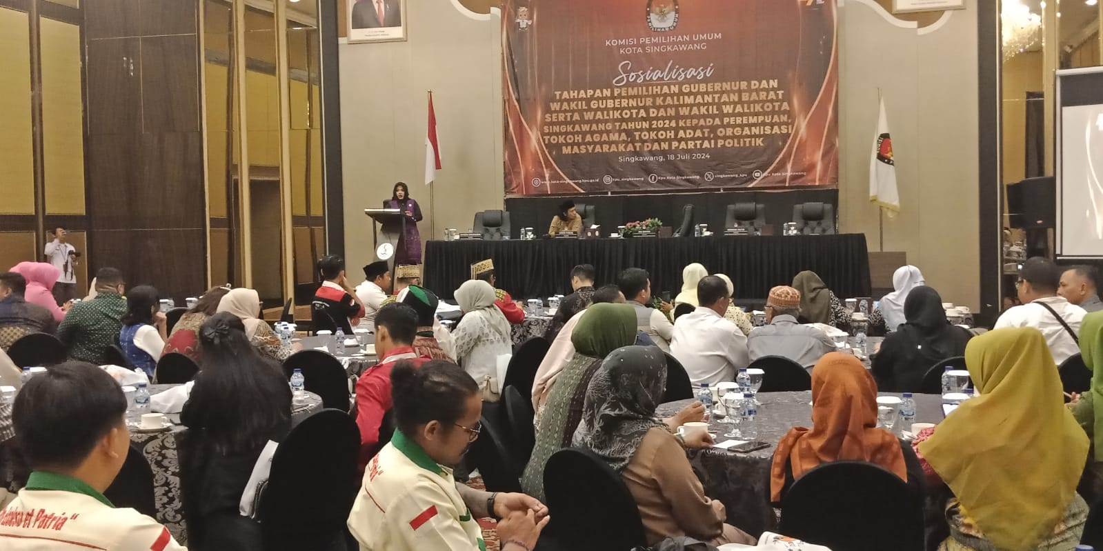 SOSIALISASI: KPU Singkawang menggelar Sosialisasi Tahapan Pemilihan Gubernur dan Wakil Gubernur Kalimantan Barat dan Pemilihan Wali Kota dan Wakil Wali Kota Singkawang Tahun 2024 di Hotel Mahkota Sing