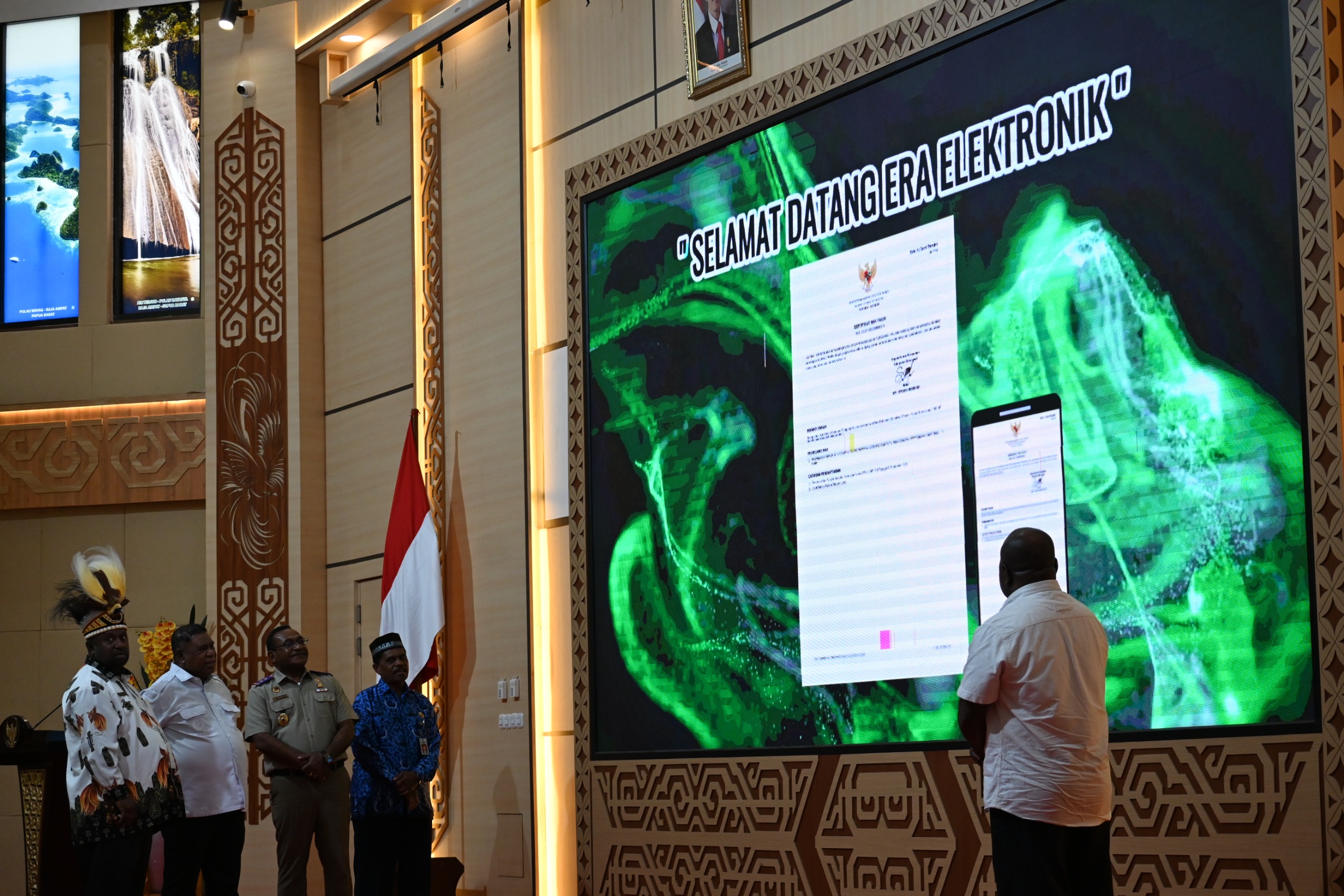 Peresmian implementasi layanan Sertipikat Tanah Elektronik di Papua Barat.