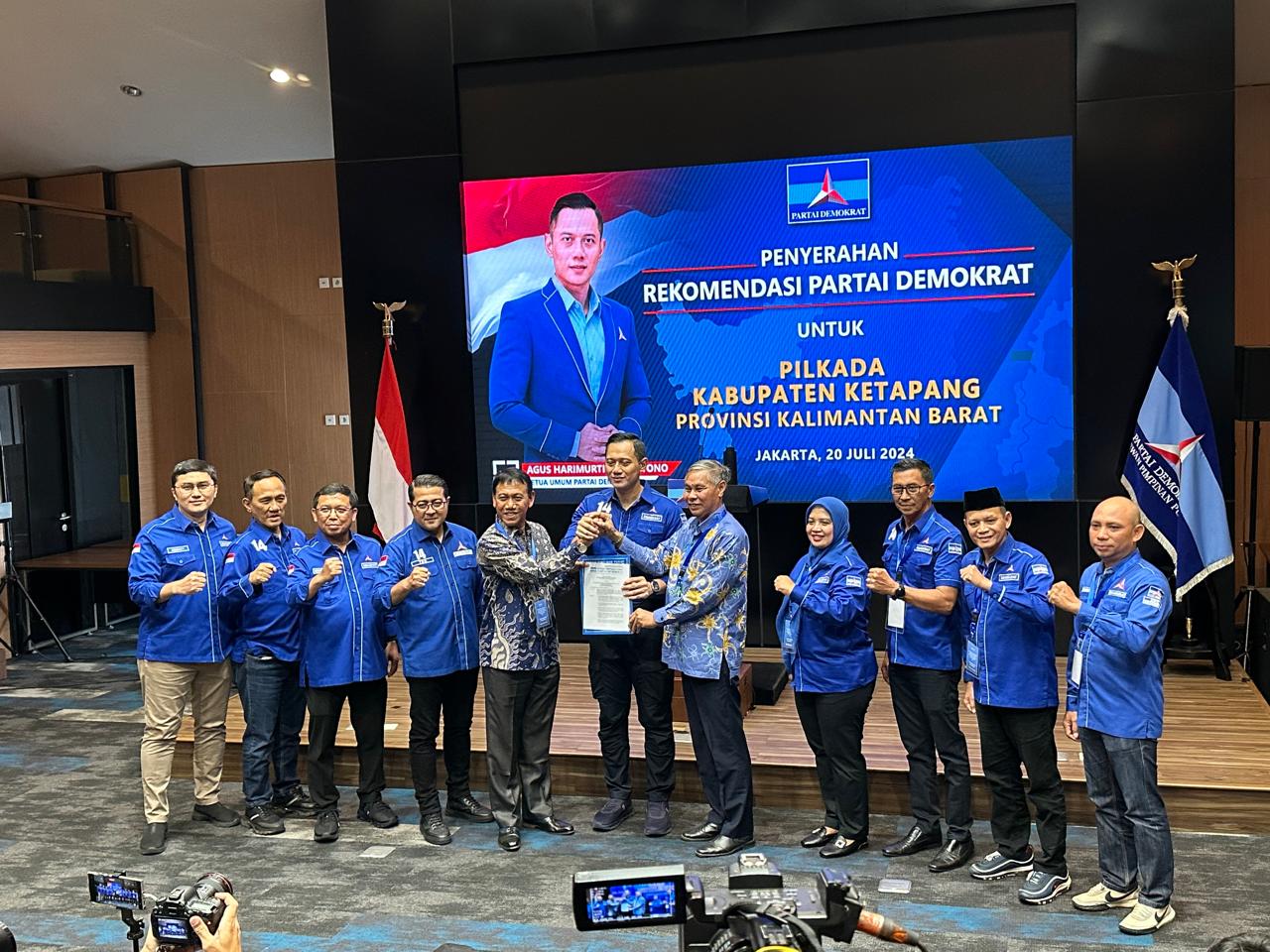 Duet Farhan-Leo sudah resmi mengantongi surat rekomendasi Partai Demokrat di Pilkada Kabupaten Ketapang pada November 2024 mendatang.