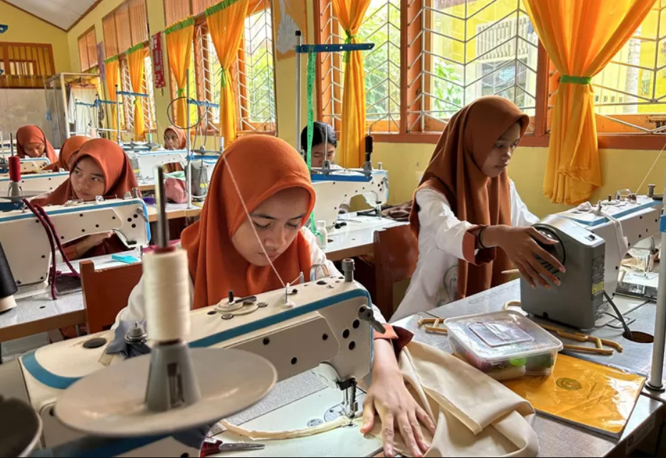 TERAMPIL: Kompetensi siswa SMK kian meningkat dan sesuai dengan kebutuhan industri. Hal ini tergambar dari angka kebekerjaan lulusan SMK yang cukup tinggi.