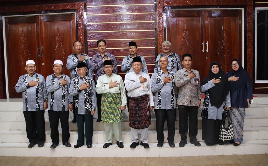 DIABADIKAN: Pj Bupati Ismail foto bersama pengurus FKUB Mempawah usai Rakor terkait Pilkada 2024 di Kantor Bupati Mempawah.