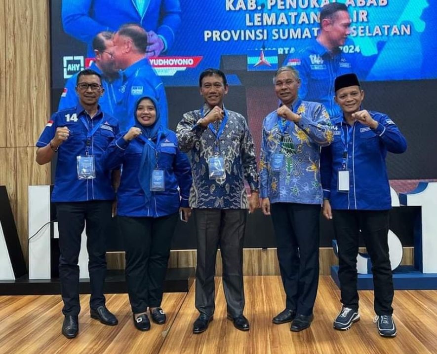 TERIMA DUKUNGAN: Farhan dan Leo menerima rekomendasi dari DPP Partai Demokrat, Sabtu (20/7).