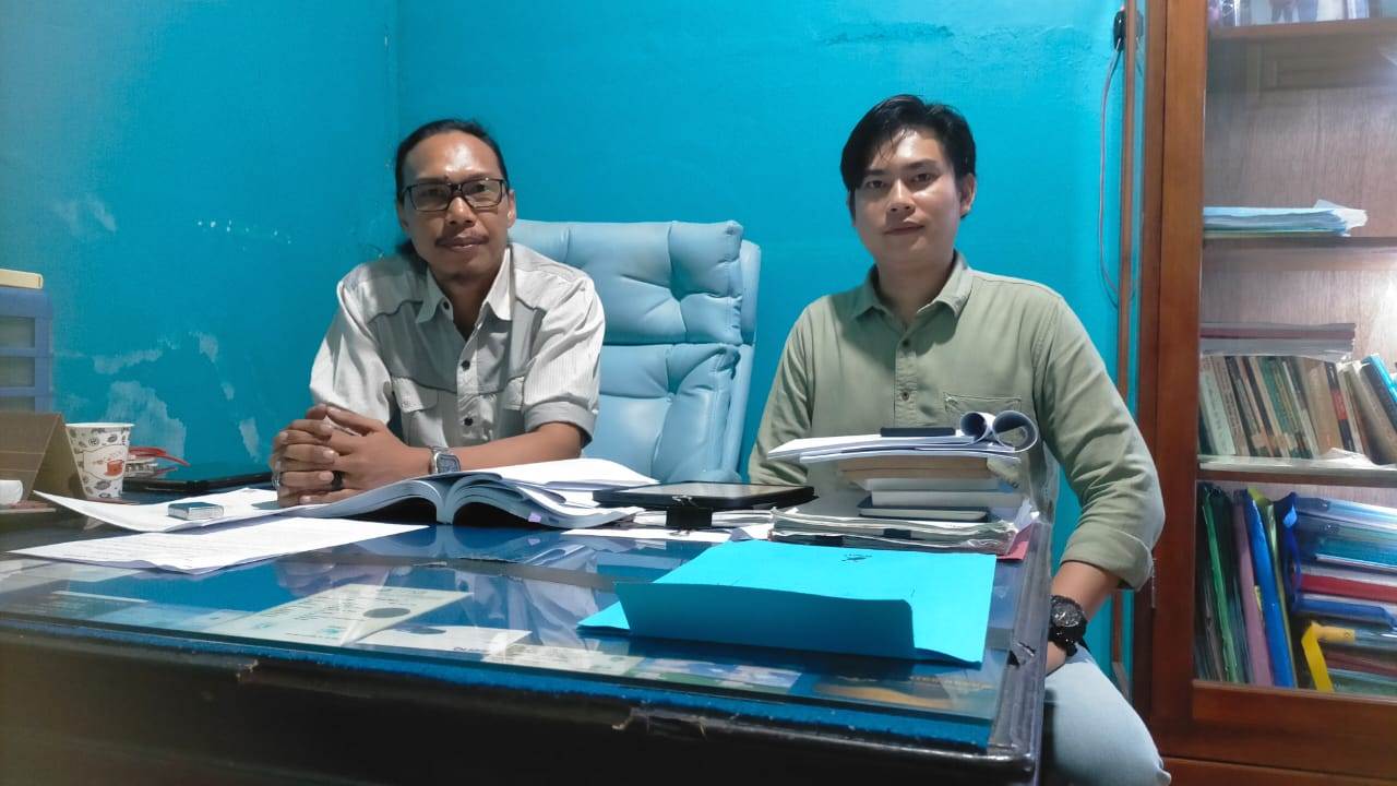 KONFERENSI PERS: Dua pengacara yang ditunjuk terdakwa AW menggelar konferensi pers, Sabtu (20/7) mengenai perkara tanah di Sedau.