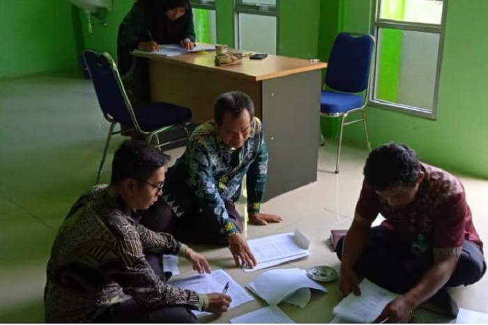 SERTIFIKASI : Kepala Seksi Bimas Islam Bulyamin Hadimin menindaklanjuti hasil rapat antara Kemenag dan BPN/ATR Kota Singkawang dalam rangka sinkronisasi data sertifikasi tanah wakaf.