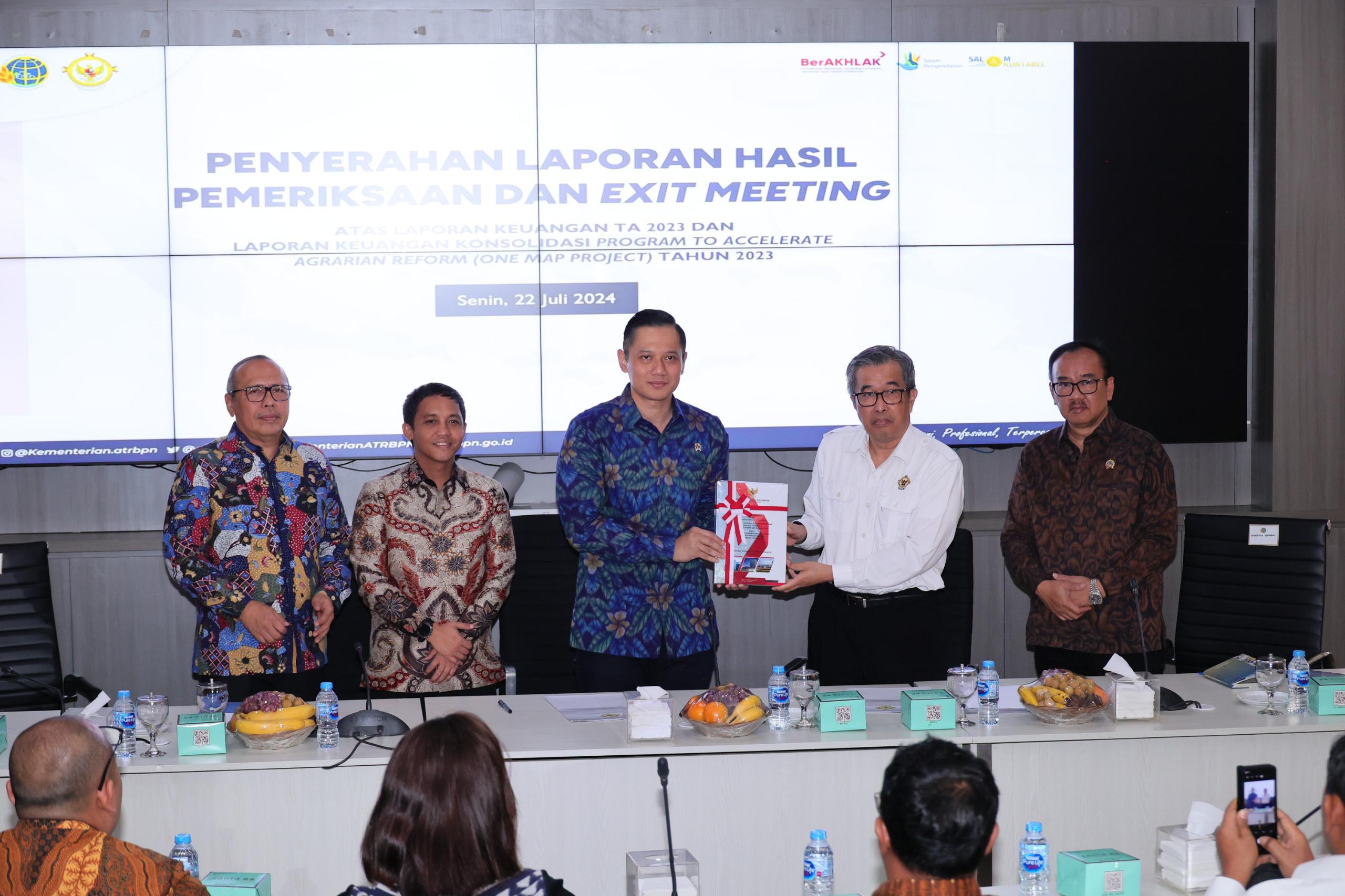 AHY mengapresiasi pencapaian kinerja seluruh jajaran Kementerian ATR/BPN, sehingga sukses mendapatkan opini Wajar Tanpa Pengecualian (WTP).