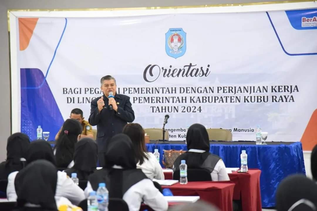 PEMATERI: Yusran Anizam memberikan arahan saat menjadi pemateri pada Pelatihan Orientasi bagi PPPK di Lingkungan Pemkab Kubu Raya.