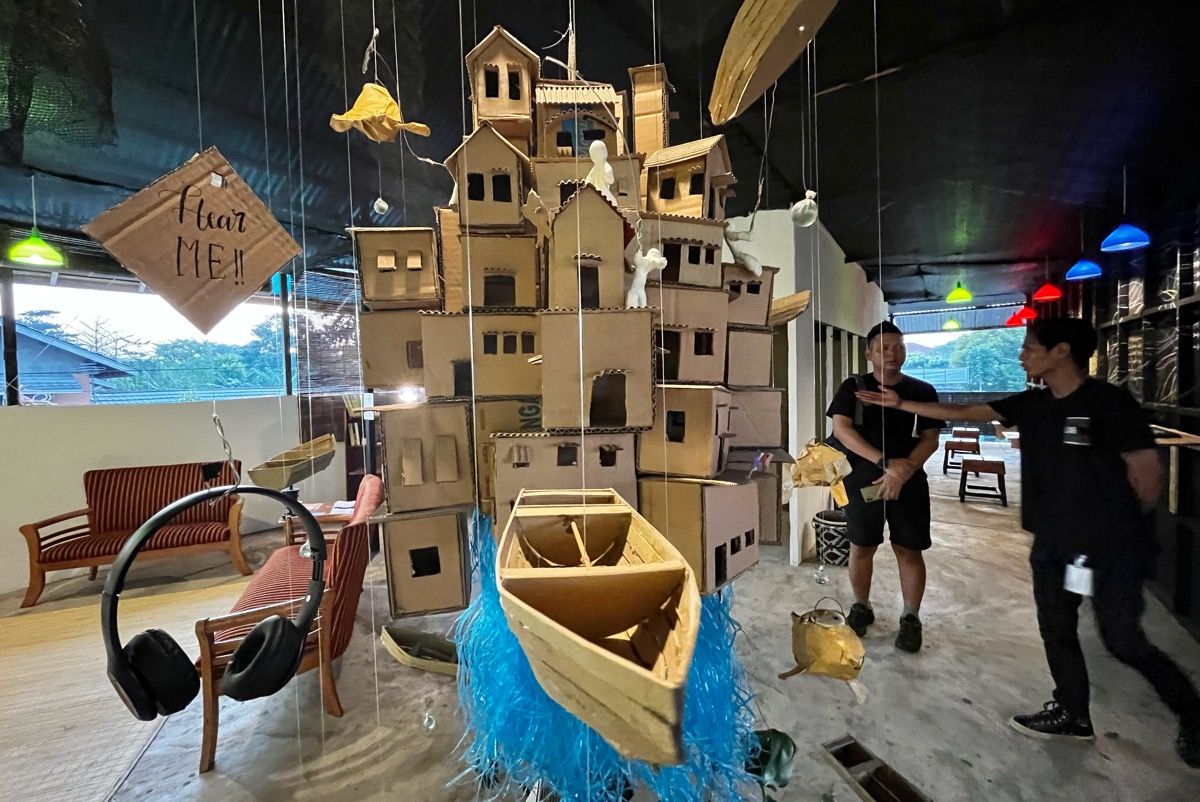 Jantung Kapuas, salah satu karya instalasi yang dipamerkan di galeri seni lantai 2 Pasar Tradisional Purnama.