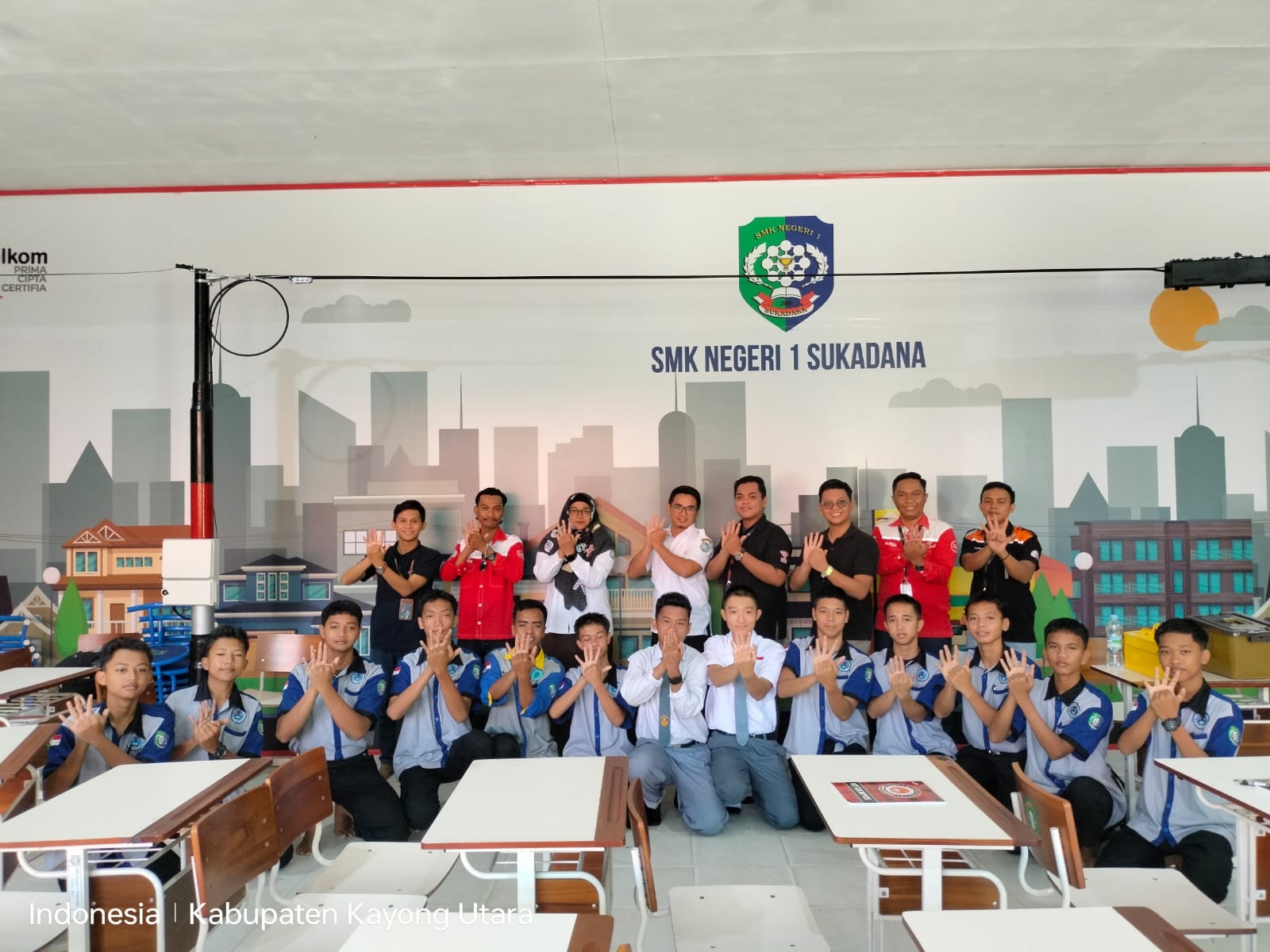 MICRO TEACHING: Kegiatan SMKN 1 Sukadana, Kabupaten Kayong Utara, Provinsi Kalimantan Barat pada micro teaching fiber optic dengan mendatangkan guru dari PT Telkom, Rabu (24/7).&nbsp;
