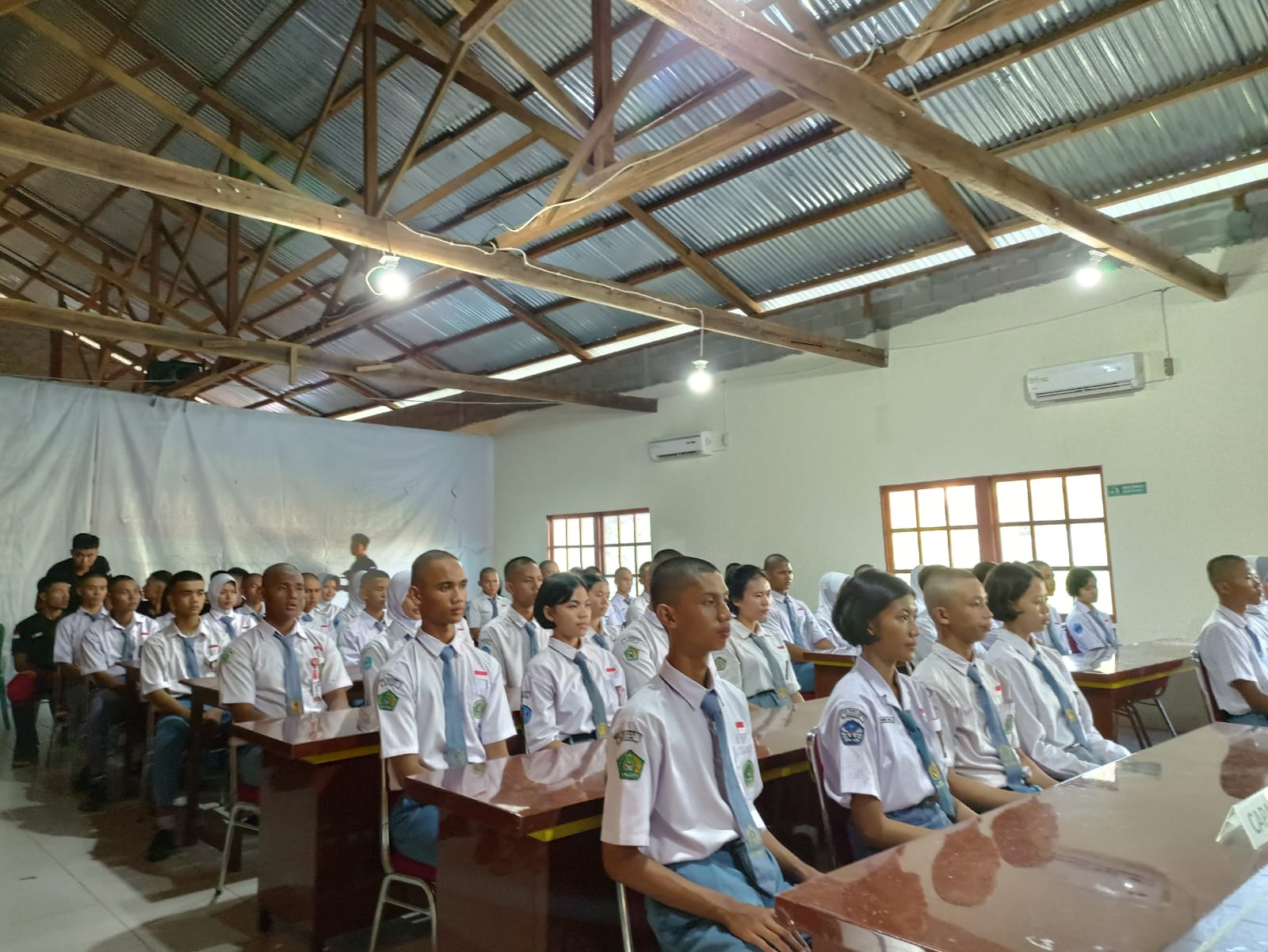 DIKLAT : Sebanyak 45 Calon Paskibraka Kabupaten Sintang mulai masuk ke tempat pemusatan Pendidikan dan Pelatihan, pada Minggu (28/7) di Gedung Cadika Sintang.
