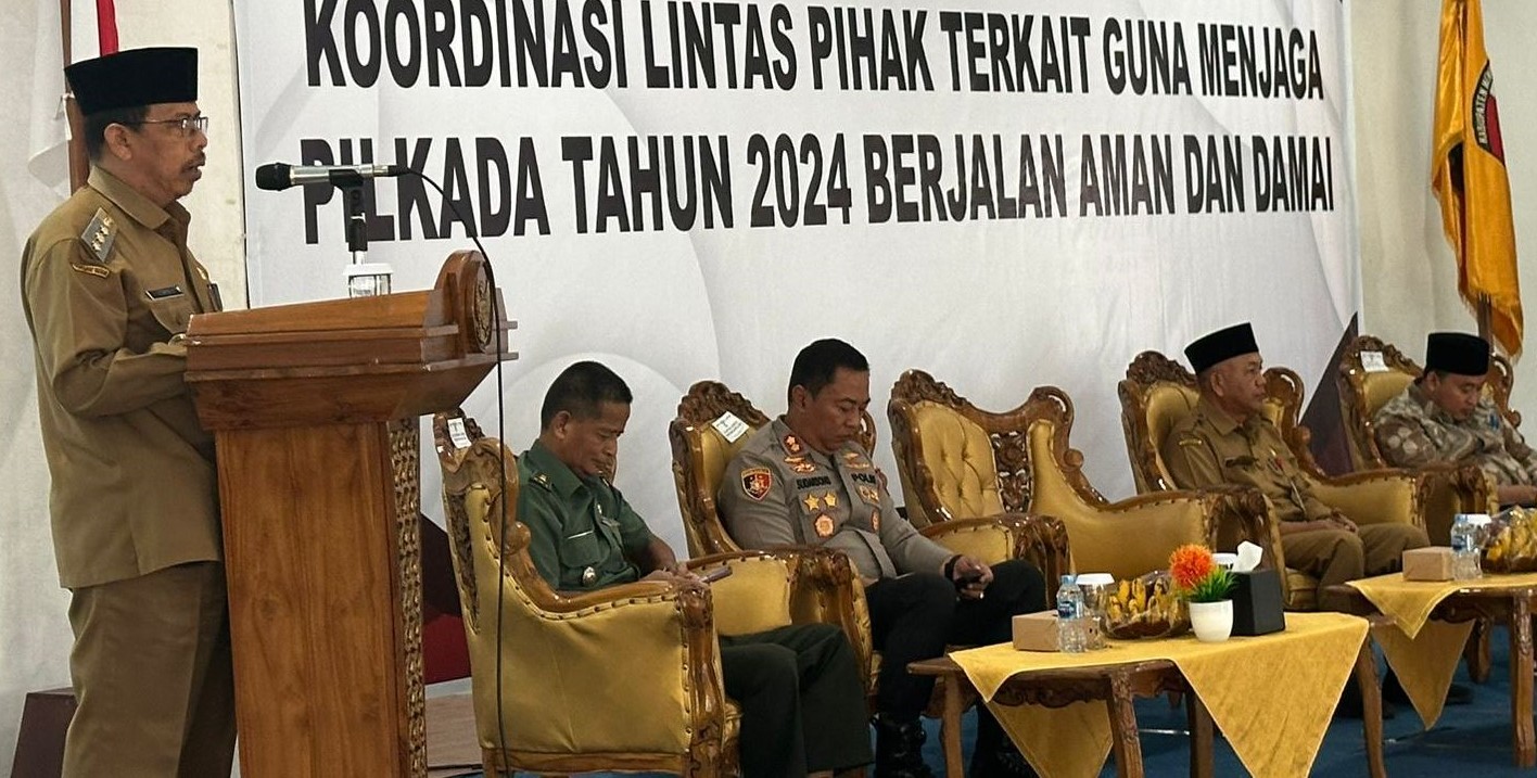 RAKOOR : Pj Bupati Ismail saat menghadiri Rapat Koordinasi (Rakoor) lintas pihak.