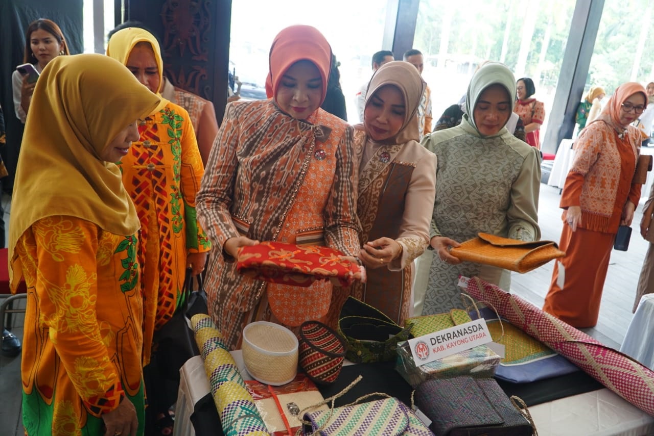 RAKERDA: Kegiatan Rapat Kerja Daerah (Rakerda) Dekranasda se-Kalbar tahun 2024 yang berlangsung di Aula Pendopo Gubernur Kalimantan Barat, Selasa (30/07).