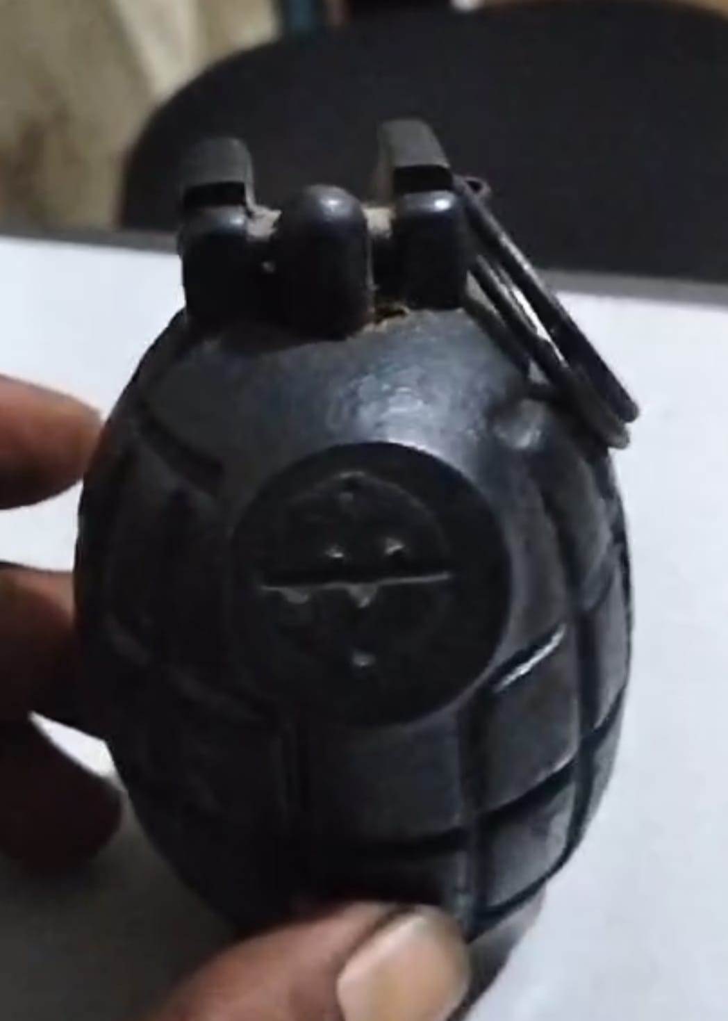 PENEMUAN GRANAT: Granat yang ditemukan di gudang PT Muara Jaya Abadi di Jalan Adisucipto, Kecamatan Sungai Raya, Senin (29/7).