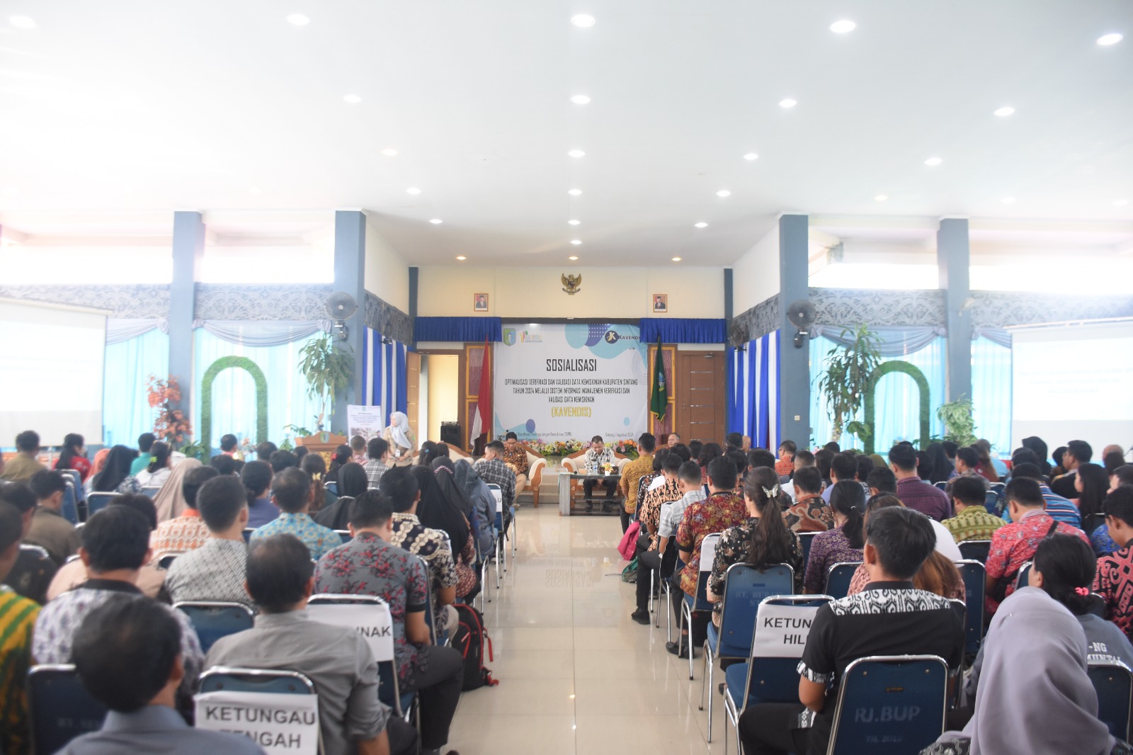 SOSIALISASI : Rangkaian kegiatan sosialisasi Sistem Informasi Manajemen Verifikasi dan Validasi Data Kemiskinan (Kavendis).