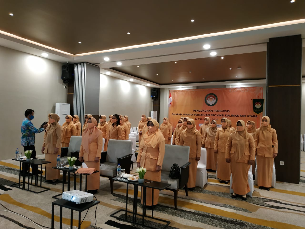 Pengukuhan Pengurus Dharma Wanita Persatuan Provinsi periode 2019 &mdash; 2024 saat dikukuhkan di Jakarta, 4 Agustus 2020 oleh Ketua Umum DWP Ibu Erni Tjahjo Kumolo.