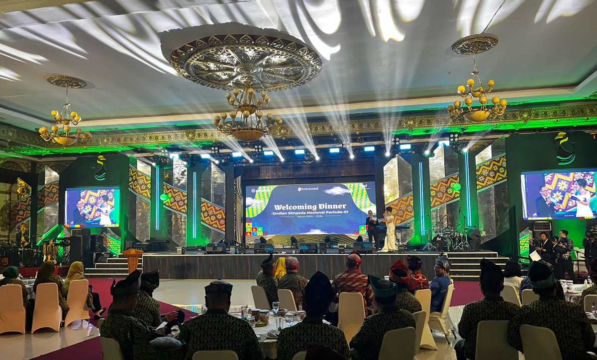 Asosiasi Bank Pembangunan Daerah (Asbanda) dan Bank Kalbar sambut direksi Bank Pembangunan Daerah se-Indonesia (BPDSI) dalam Welcoming Dinner Undian Tabungan Simpeda Periode ke-1 Tahun XXXV-2024 di Pe
