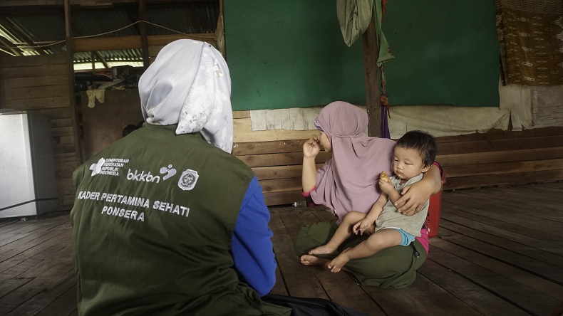 PROGRAM SOSIAL: PT Pertamina Patra Niaga Regional Kalimantan melalui AFT Supadio saat melakukan program TJSL sektor ketahanan keluarga kepada warga Kubu Raya.